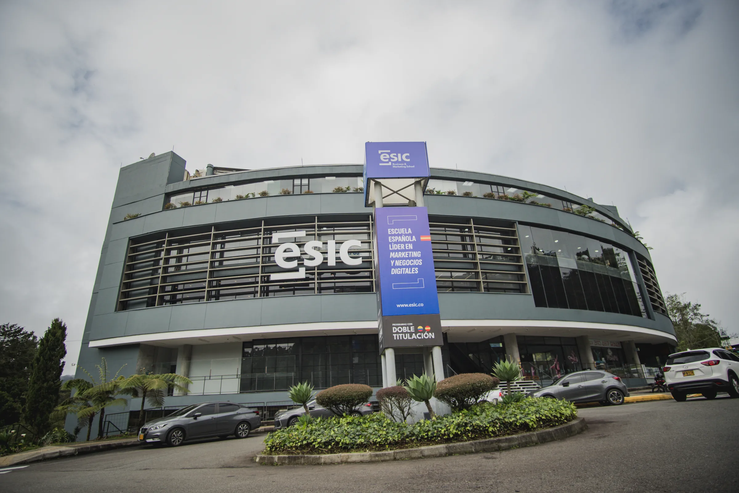 Fachada ESIC Medellín 03