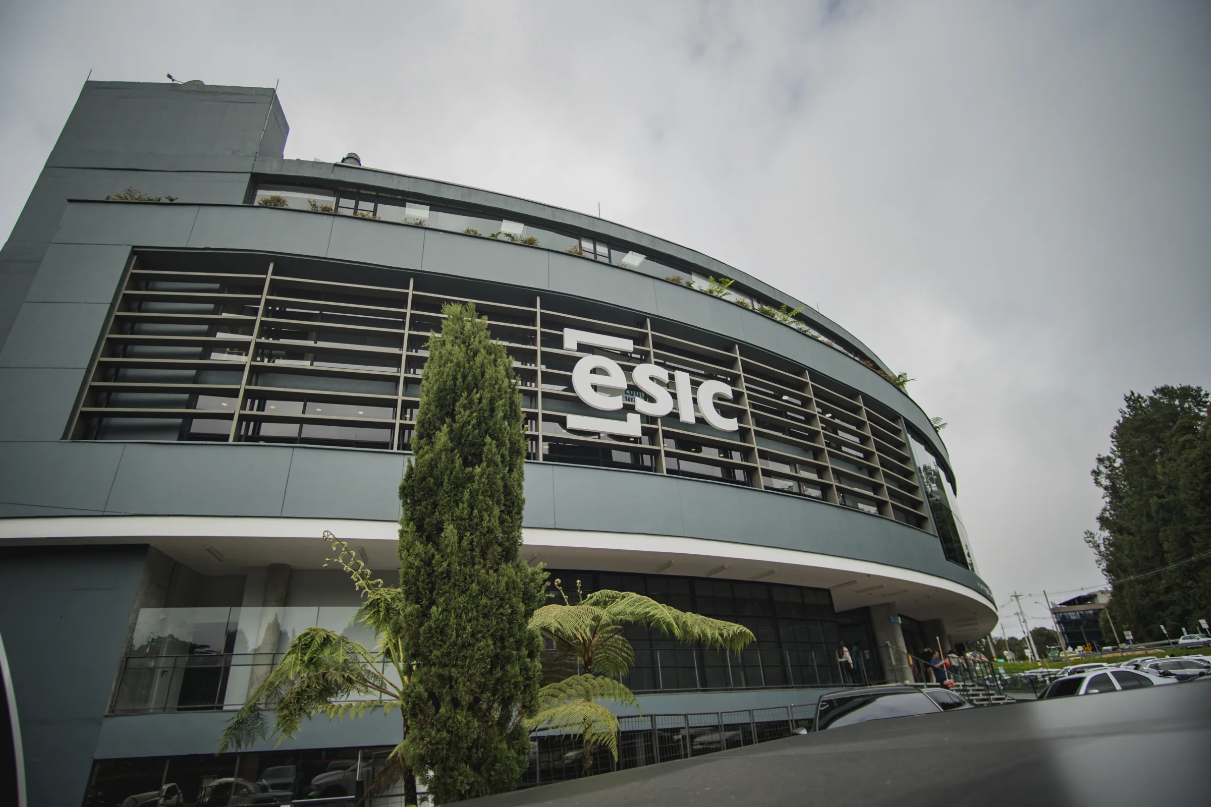 Fachada ESIC Medellín 04