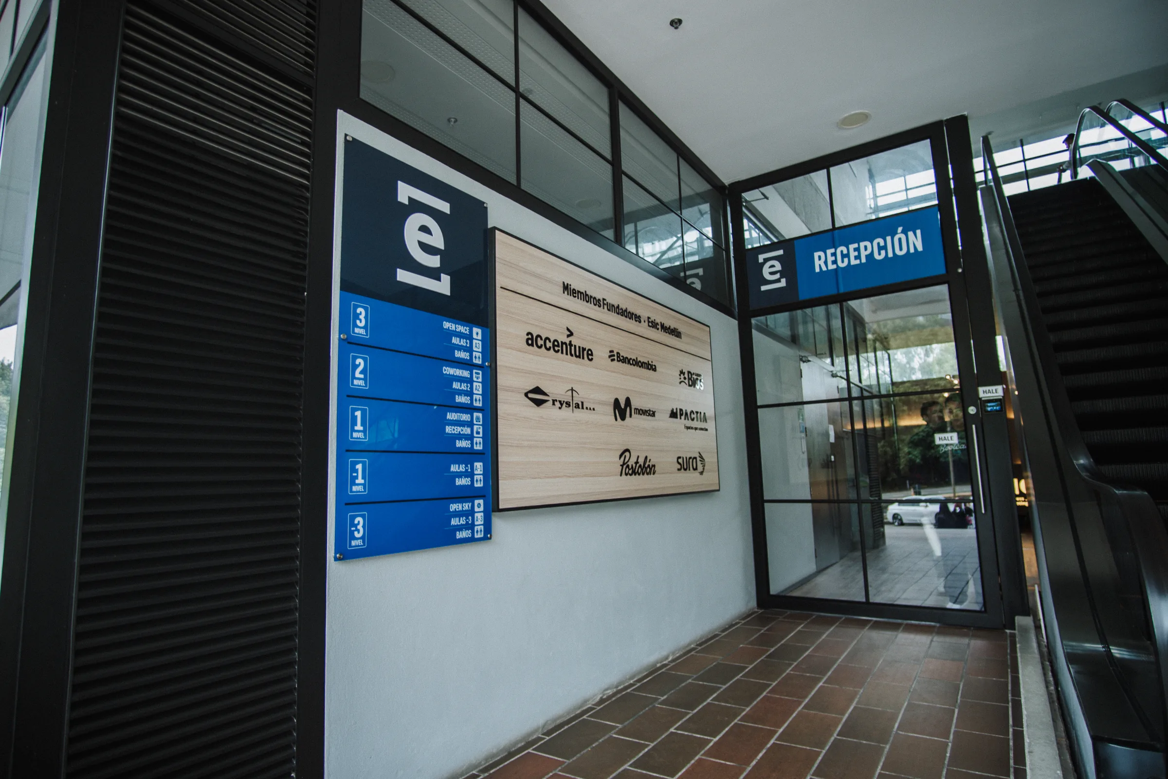 Fachada ESIC Medellín 05