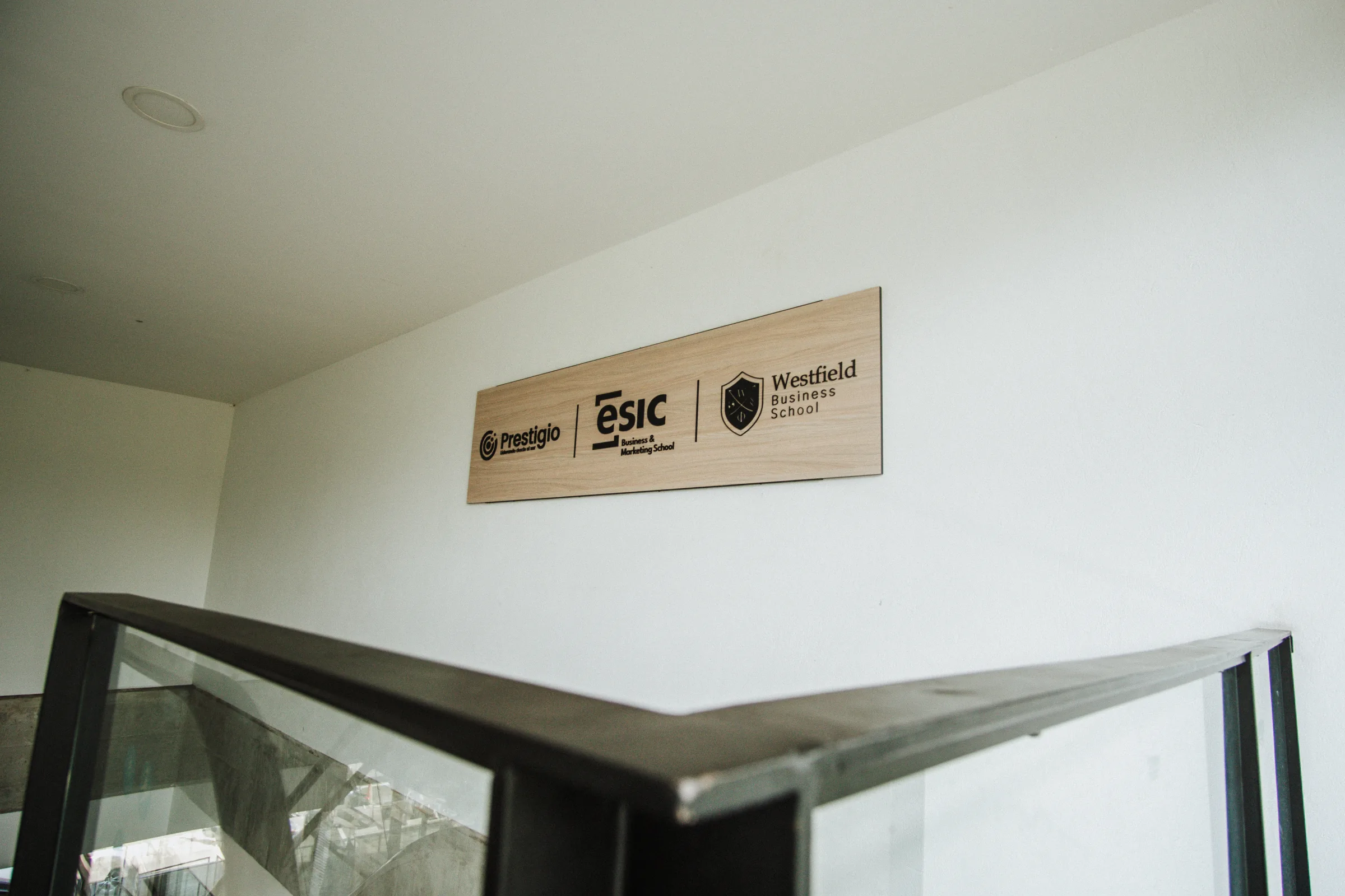 Fachada ESIC Medellín 07